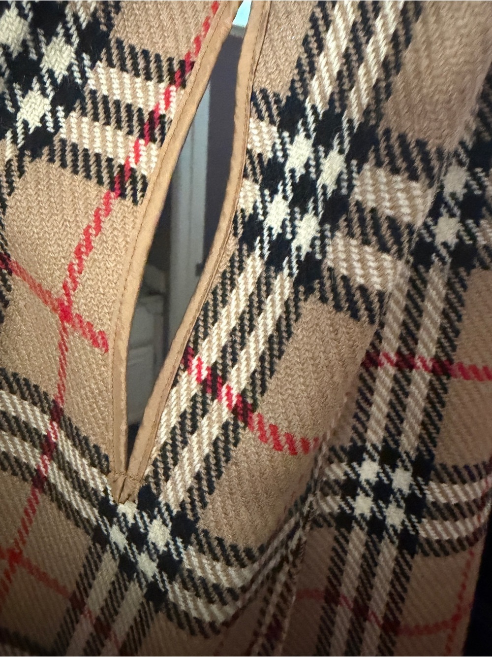 Burberry Tan Trench Coat with Signature Check Lining - Picture 11 of 14